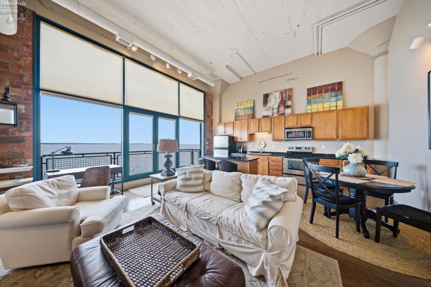 401 Shoreline Drive, Sandusky, 44870, 2 Bedrooms Bedrooms, ,2 BathroomsBathrooms,Residential,For Sale,Shoreline,20260613