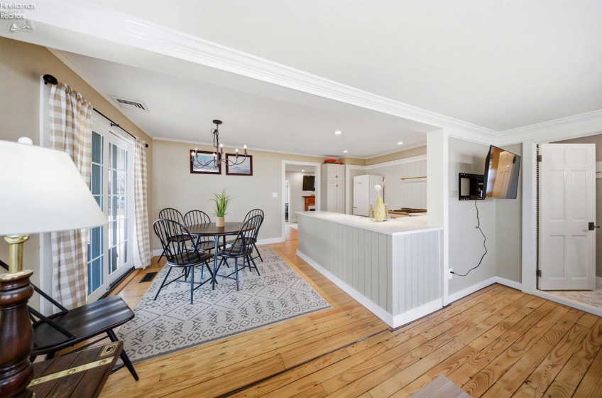 113 Iroquois Trail, Sandusky, 44870, 3 Bedrooms Bedrooms, ,2 BathroomsBathrooms,Residential,For Sale,Iroquois,20260573