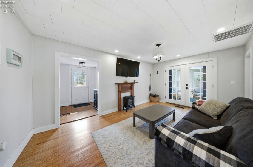 113 Iroquois Trail, Sandusky, 44870, 3 Bedrooms Bedrooms, ,2 BathroomsBathrooms,Residential,For Sale,Iroquois,20260573