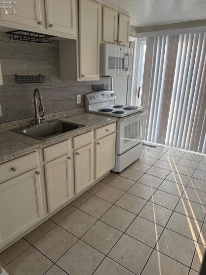 536 South Shore Court, Vermilion, 44089, 2 Bedrooms Bedrooms, ,1 BathroomBathrooms,Residential For Lease,For Lease,South Shore Court,20260553