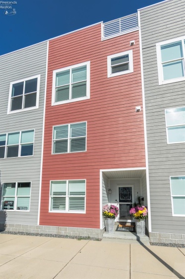 415 Water Street, Sandusky, 44870, 2 Bedrooms Bedrooms, ,3 BathroomsBathrooms,Residential,For Sale,Water,20260635