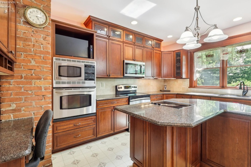 8110 Main Road, Berlin Heights, 44814, 7 Bedrooms Bedrooms, ,9 BathroomsBathrooms,Residential,For Sale,Main,20252156