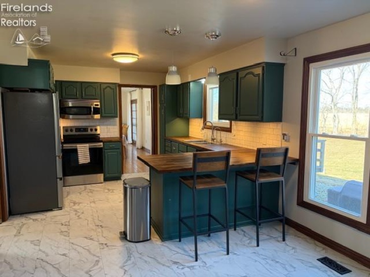 145 W. Woodmere Drive, Tiffin, 44883, 5 Bedrooms Bedrooms, ,3 BathroomsBathrooms,Residential,For Sale,W. Woodmere Drive,20260577