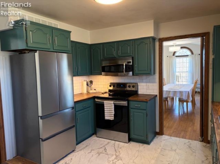 145 W. Woodmere Drive, Tiffin, 44883, 5 Bedrooms Bedrooms, ,3 BathroomsBathrooms,Residential,For Sale,W. Woodmere Drive,20260577