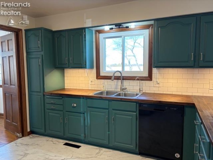 145 W. Woodmere Drive, Tiffin, 44883, 5 Bedrooms Bedrooms, ,3 BathroomsBathrooms,Residential,For Sale,W. Woodmere Drive,20260577