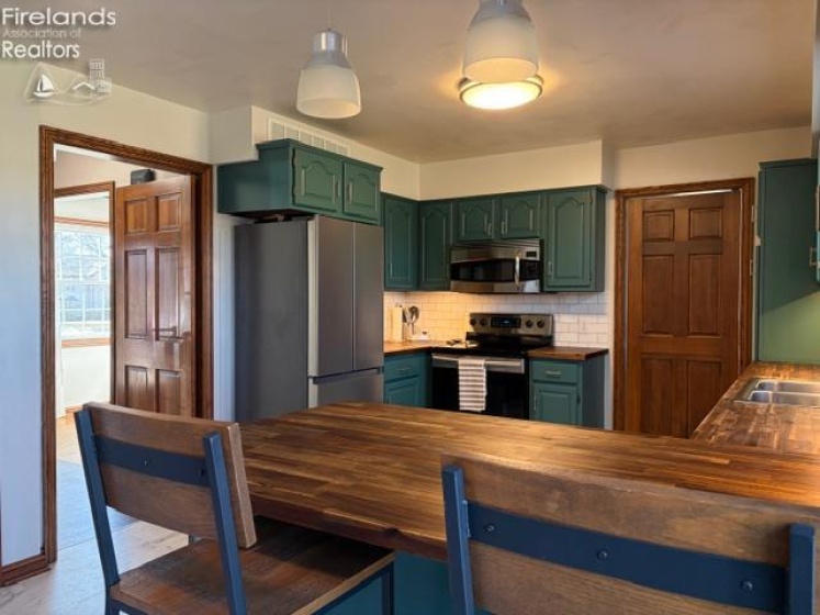 145 W. Woodmere Drive, Tiffin, 44883, 5 Bedrooms Bedrooms, ,3 BathroomsBathrooms,Residential,For Sale,W. Woodmere Drive,20260577