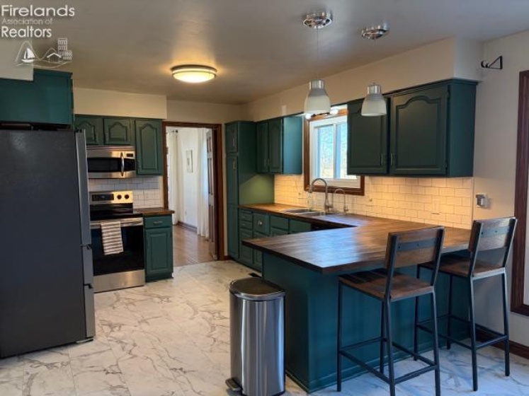 145 W. Woodmere Drive, Tiffin, 44883, 5 Bedrooms Bedrooms, ,3 BathroomsBathrooms,Residential,For Sale,W. Woodmere Drive,20260577