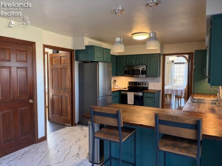 145 W. Woodmere Drive, Tiffin, 44883, 5 Bedrooms Bedrooms, ,3 BathroomsBathrooms,Residential,For Sale,W. Woodmere Drive,20260577