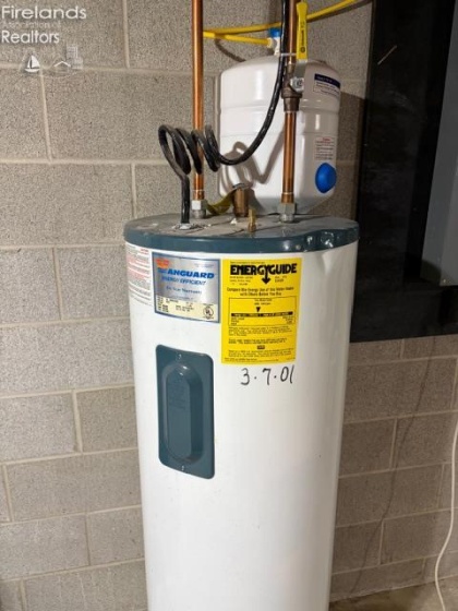 145 W. Woodmere Drive, Tiffin, 44883, 5 Bedrooms Bedrooms, ,3 BathroomsBathrooms,Residential,For Sale,W. Woodmere Drive,20260577