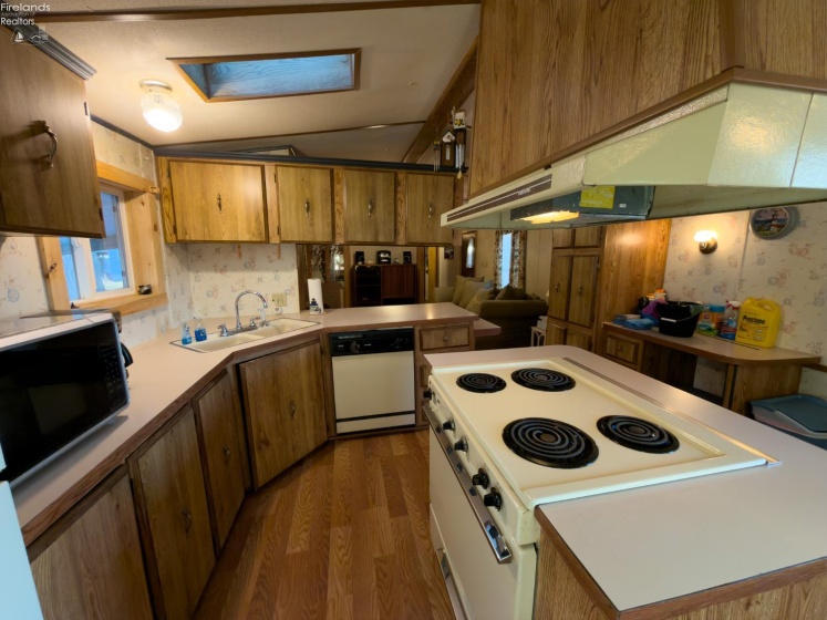 118 Driftwood Drive, Port Clinton, 43452, 2 Bedrooms Bedrooms, ,2 BathroomsBathrooms,Residential,For Sale,Driftwood,20260663