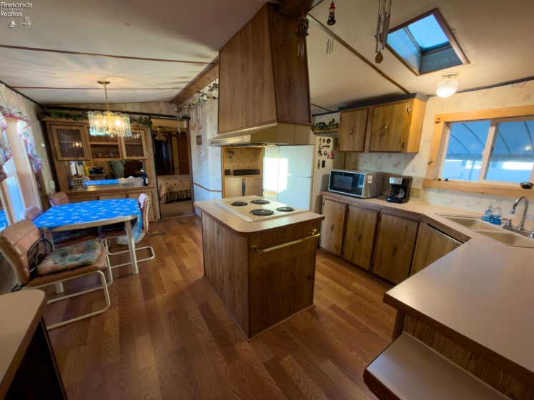 118 Driftwood Drive, Port Clinton, 43452, 2 Bedrooms Bedrooms, ,2 BathroomsBathrooms,Residential,For Sale,Driftwood,20260663