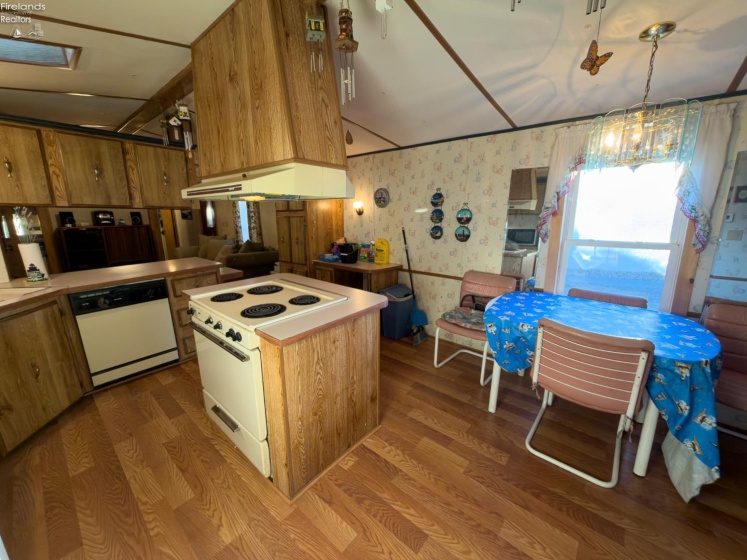 118 Driftwood Drive, Port Clinton, 43452, 2 Bedrooms Bedrooms, ,2 BathroomsBathrooms,Residential,For Sale,Driftwood,20260663