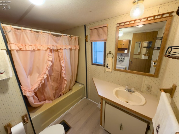 118 Driftwood Drive, Port Clinton, 43452, 2 Bedrooms Bedrooms, ,2 BathroomsBathrooms,Residential,For Sale,Driftwood,20260663