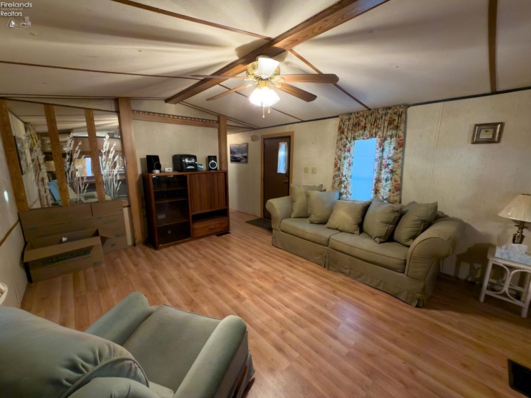 118 Driftwood Drive, Port Clinton, 43452, 2 Bedrooms Bedrooms, ,2 BathroomsBathrooms,Residential,For Sale,Driftwood,20260663