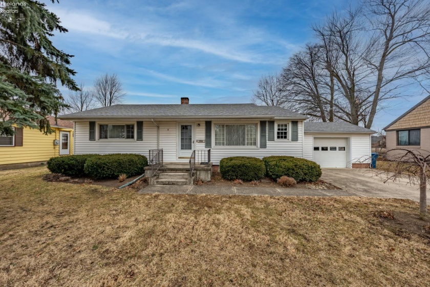 306 Main Street, Oak Harbor, 43449, 2 Bedrooms Bedrooms, ,1 BathroomBathrooms,Residential,For Sale,Main,20260622