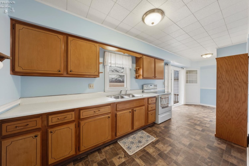 306 Main Street, Oak Harbor, 43449, 2 Bedrooms Bedrooms, ,1 BathroomBathrooms,Residential,For Sale,Main,20260622