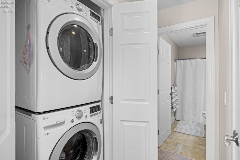 5268 Redbud Drive, Port Clinton, 43452, 3 Bedrooms Bedrooms, ,4 BathroomsBathrooms,Residential,For Sale,Redbud,20260634