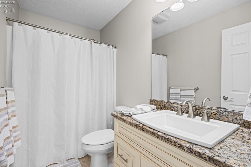 5268 Redbud Drive, Port Clinton, 43452, 3 Bedrooms Bedrooms, ,4 BathroomsBathrooms,Residential,For Sale,Redbud,20260634