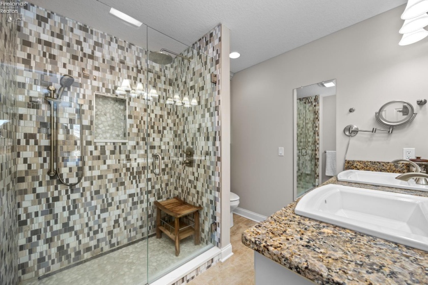 5268 Redbud Drive, Port Clinton, 43452, 3 Bedrooms Bedrooms, ,4 BathroomsBathrooms,Residential,For Sale,Redbud,20260634