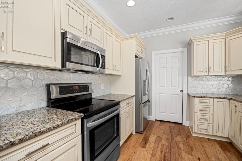 5268 Redbud Drive, Port Clinton, 43452, 3 Bedrooms Bedrooms, ,4 BathroomsBathrooms,Residential,For Sale,Redbud,20260634