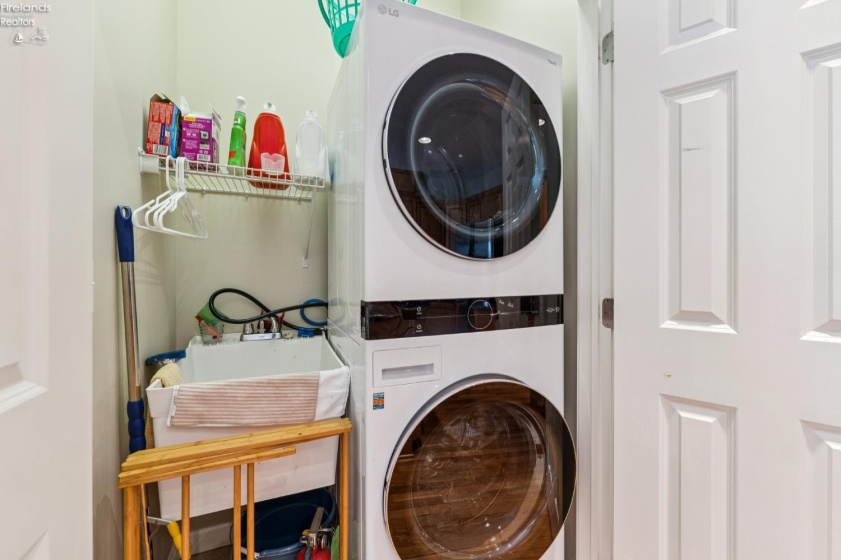 4444 Harbors Edge Drive, Port Clinton, 43452, 3 Bedrooms Bedrooms, ,3 BathroomsBathrooms,Residential,For Sale,Harbors Edge,20260704