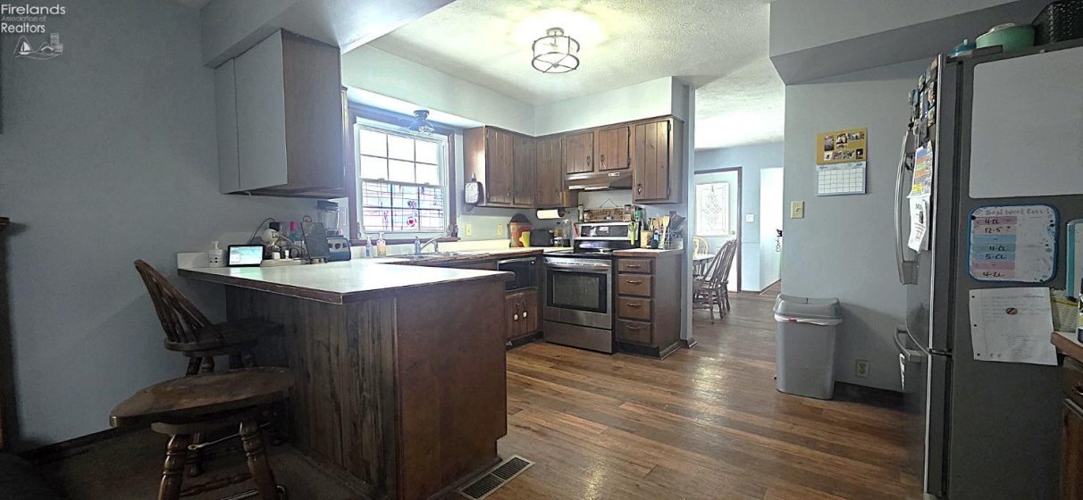 221 Broad Street, Bellevue, 44811, 4 Bedrooms Bedrooms, ,2 BathroomsBathrooms,Residential,For Sale,Broad,20260656