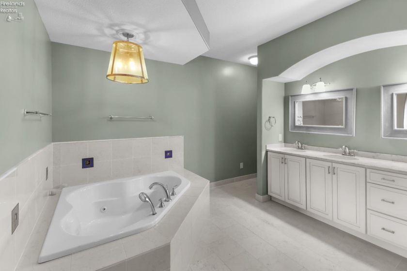 4319 Shore Drive, Lorain, 44053, 4 Bedrooms Bedrooms, ,4 BathroomsBathrooms,Residential,For Sale,Shore,20260703