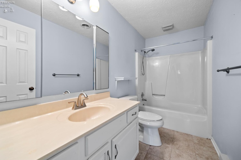 4601 Pinewood Drive, Sandusky, 44870, 3 Bedrooms Bedrooms, ,2 BathroomsBathrooms,Residential,For Sale,Pinewood,20260710