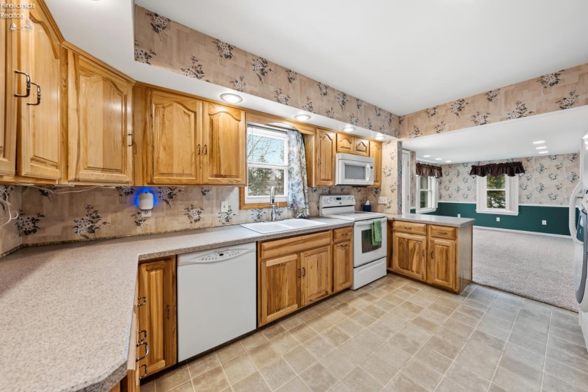 1720 Tiffin Road, Fremont, 43420, 4 Bedrooms Bedrooms, ,2 BathroomsBathrooms,Residential,For Sale,Tiffin,20260702