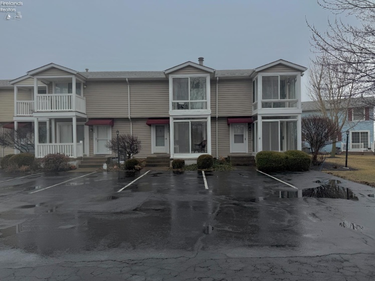 204 Lakefront Drive, Port Clinton, 43452, 2 Bedrooms Bedrooms, ,2 BathroomsBathrooms,Residential,For Sale,Lakefront,20260711