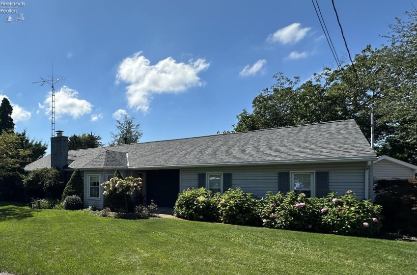 5784 Carl Street, Marblehead, 43440, 3 Bedrooms Bedrooms, ,2 BathroomsBathrooms,Residential,For Sale,Carl,20260625