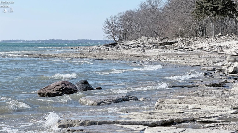 104 East Point, Kelleys Island, 43438, 4 Bedrooms Bedrooms, ,3 BathroomsBathrooms,Residential,For Sale,East Point,20260748