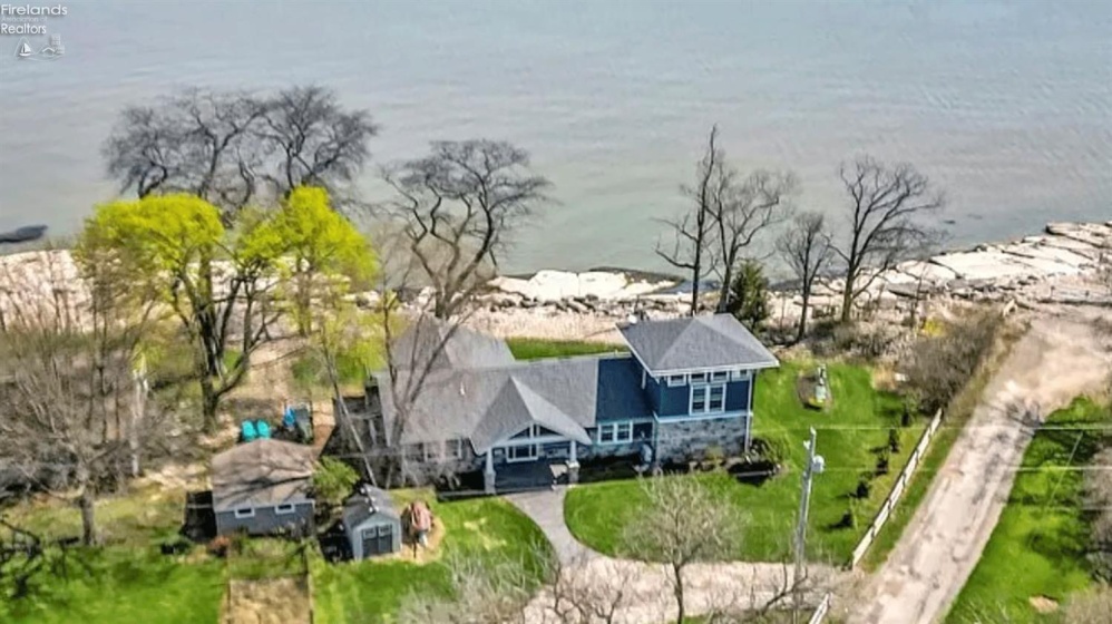 104 East Point, Kelleys Island, 43438, 4 Bedrooms Bedrooms, ,3 BathroomsBathrooms,Residential,For Sale,East Point,20260748