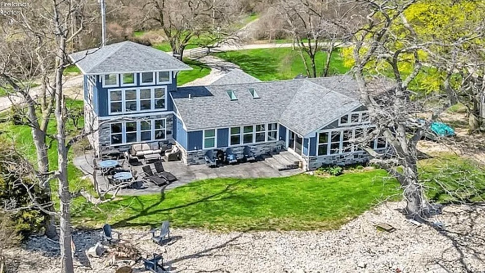 104 East Point, Kelleys Island, 43438, 4 Bedrooms Bedrooms, ,3 BathroomsBathrooms,Residential,For Sale,East Point,20260748