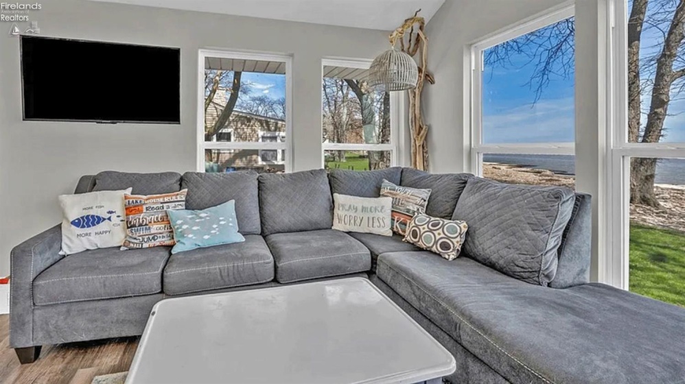 104 East Point, Kelleys Island, 43438, 4 Bedrooms Bedrooms, ,3 BathroomsBathrooms,Residential,For Sale,East Point,20260748