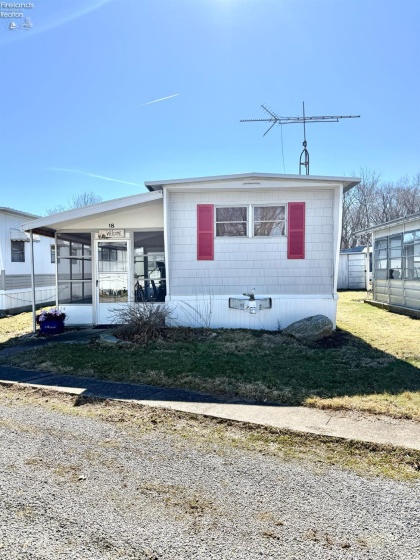 3575 Catawba Road, Port Clinton, 43452, 2 Bedrooms Bedrooms, ,1 BathroomBathrooms,Residential,For Sale,Catawba,20260749