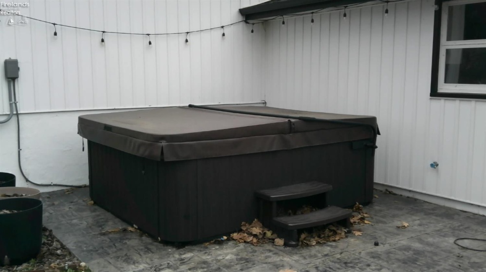 323 Portland Drive, Huron, 44839, 3 Bedrooms Bedrooms, ,2 BathroomsBathrooms,Residential,For Sale,Portland,20260780