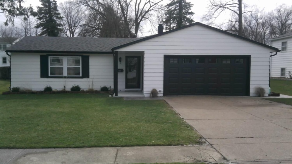 323 Portland Drive, Huron, 44839, 3 Bedrooms Bedrooms, ,2 BathroomsBathrooms,Residential,For Sale,Portland,20260780
