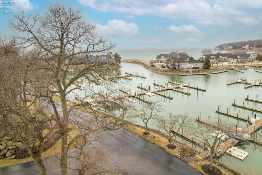 4395 Marin Woods, Port Clinton, 43452, 2 Bedrooms Bedrooms, ,3 BathroomsBathrooms,Residential,For Sale,Marin Woods,20260684