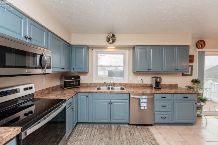 807 Cleveland Road, Huron, 44839, 3 Bedrooms Bedrooms, ,4 BathroomsBathrooms,Residential,For Sale,Cleveland,20260817