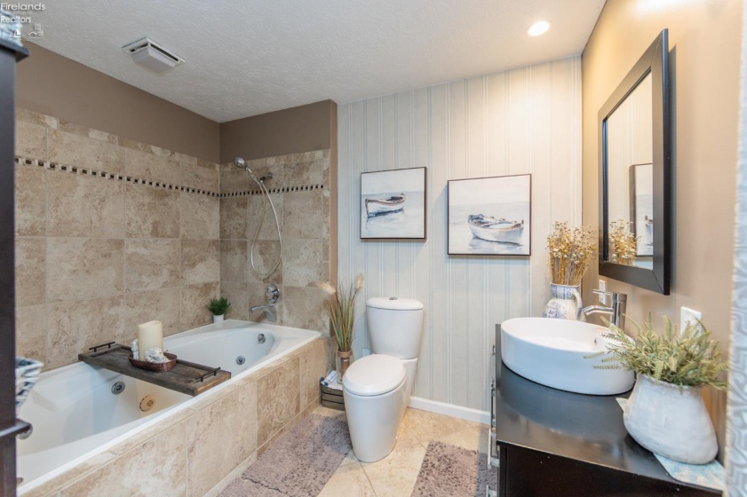 807 Cleveland Road, Huron, 44839, 3 Bedrooms Bedrooms, ,4 BathroomsBathrooms,Residential,For Sale,Cleveland,20260817