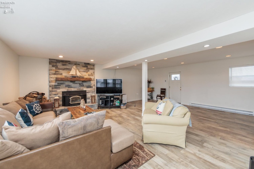 807 Cleveland Road, Huron, 44839, 3 Bedrooms Bedrooms, ,4 BathroomsBathrooms,Residential,For Sale,Cleveland,20260817