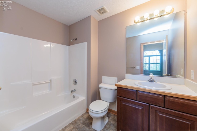 18608 Southporte Drive, Strongsville, 44136, 2 Bedrooms Bedrooms, ,3 BathroomsBathrooms,Residential,For Sale,Southporte,20260779