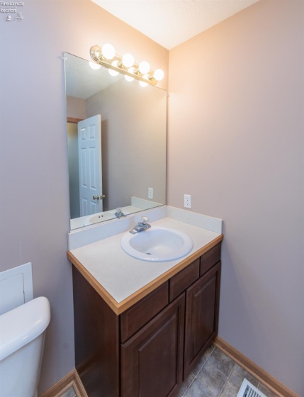 18608 Southporte Drive, Strongsville, 44136, 2 Bedrooms Bedrooms, ,3 BathroomsBathrooms,Residential,For Sale,Southporte,20260779