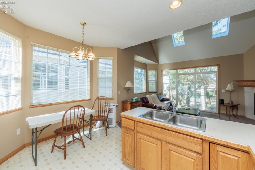 18608 Southporte Drive, Strongsville, 44136, 2 Bedrooms Bedrooms, ,3 BathroomsBathrooms,Residential,For Sale,Southporte,20260779