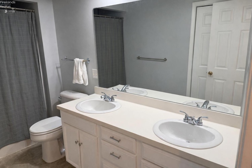 38 Glendale Avenue, Fremont, 43420, 4 Bedrooms Bedrooms, ,3 BathroomsBathrooms,Residential,For Sale,Glendale,20260800