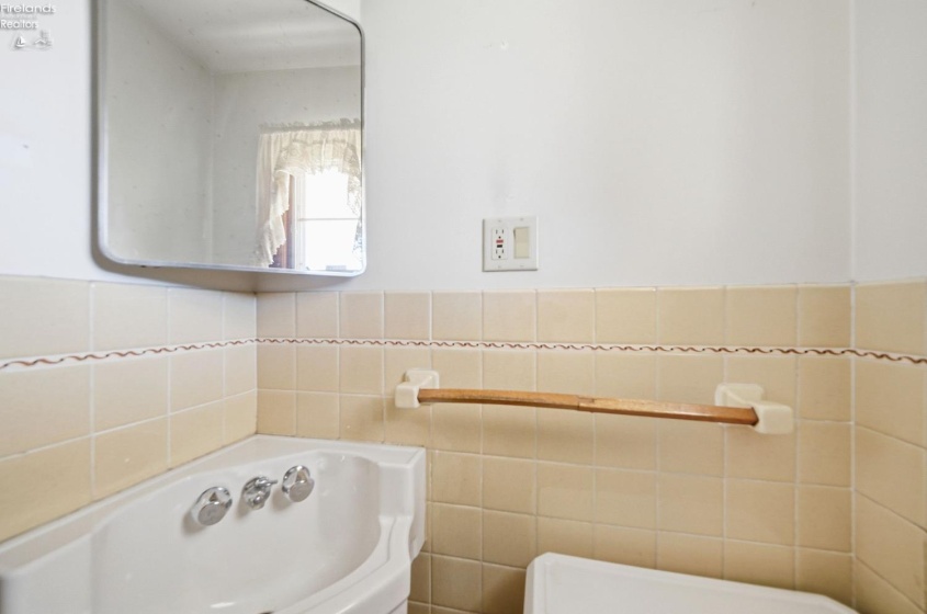 1073 Rosealee Ave., Elyria, 44035, 3 Bedrooms Bedrooms, ,3 BathroomsBathrooms,Residential,For Sale,Rosealee Ave.,20260740