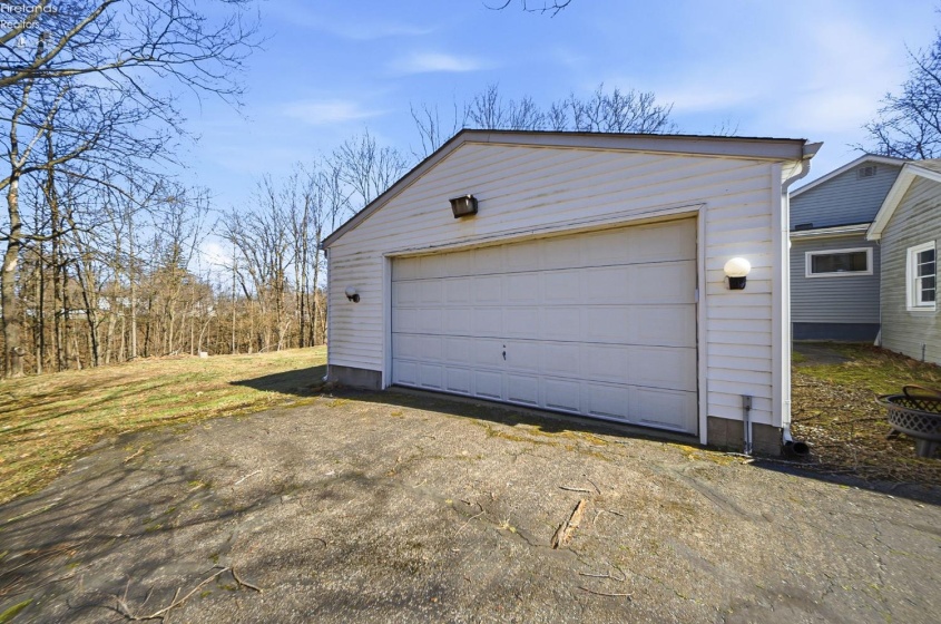 1073 Rosealee Ave., Elyria, 44035, 3 Bedrooms Bedrooms, ,3 BathroomsBathrooms,Residential,For Sale,Rosealee Ave.,20260740