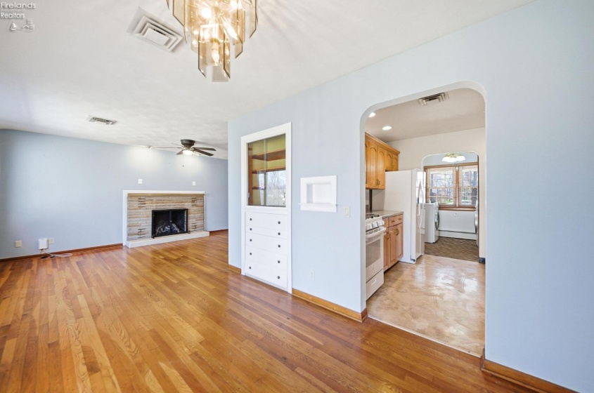 1073 Rosealee Ave., Elyria, 44035, 3 Bedrooms Bedrooms, ,3 BathroomsBathrooms,Residential,For Sale,Rosealee Ave.,20260740