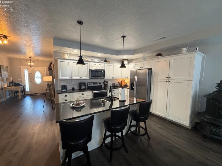 128 Port Lane, Huron, 44839, 3 Bedrooms Bedrooms, ,2 BathroomsBathrooms,Residential,For Sale,Port Lane,20260617